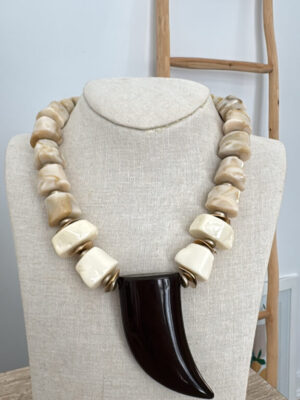 Collar corintio chocolate