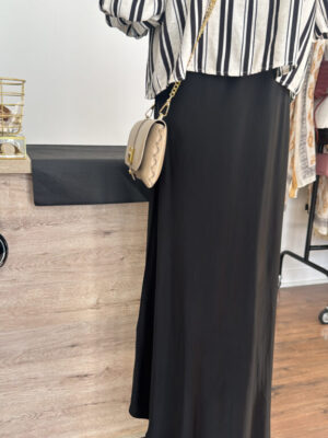 Falda Satinada Negra