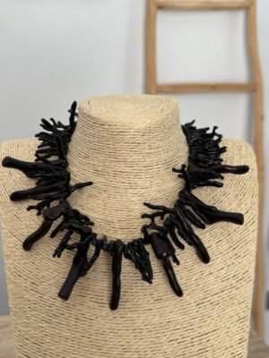 Collar corales negro