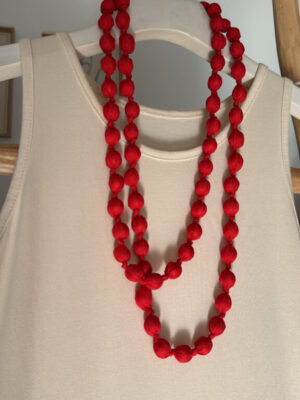 Collar bolas rojo