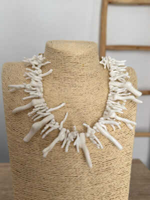 Collar corales blanco