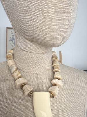 Collar Lanvin hueso