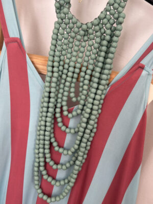 Collar bolas de madera verde agua