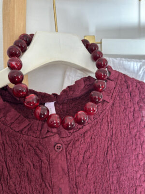 Collar bolas wine